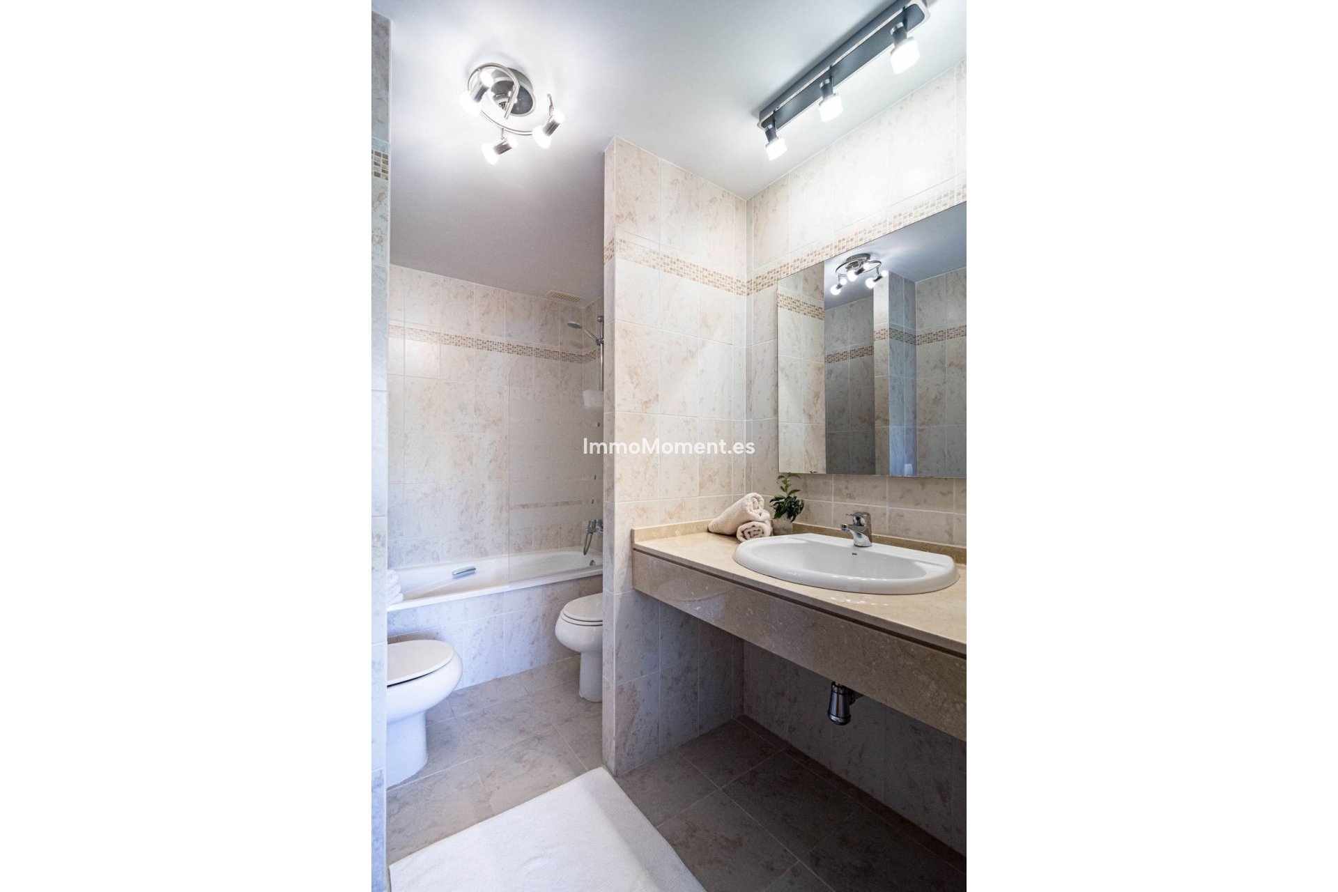 Resale - Apartment - Estepona - Selwo