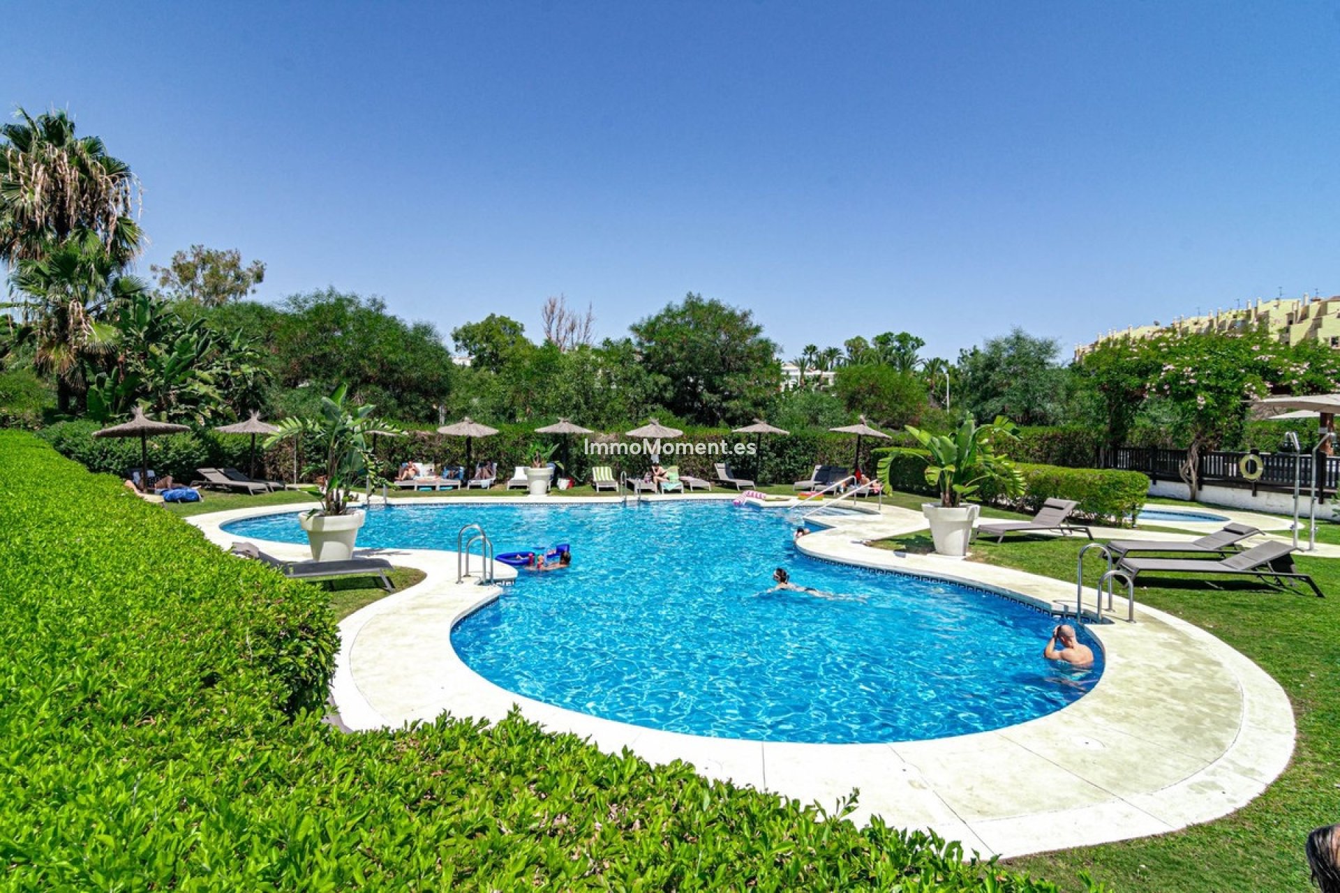 Resale - Apartment - Estepona - Selwo