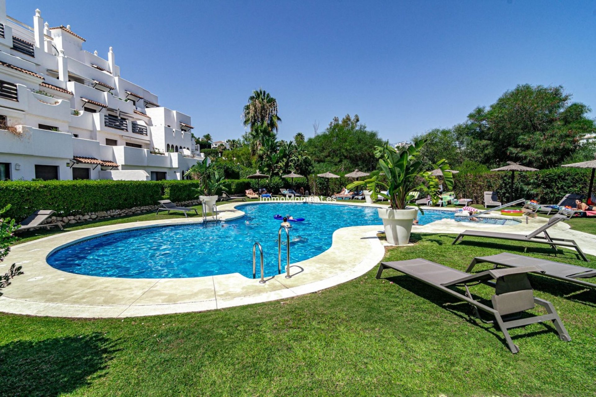 Resale - Apartment - Estepona - Selwo