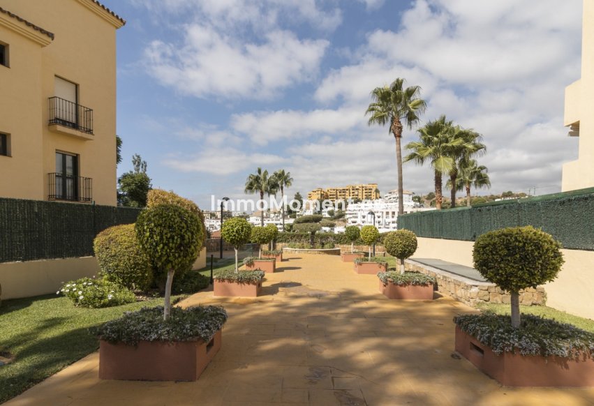 Resale - Apartment - Estepona - Selwo