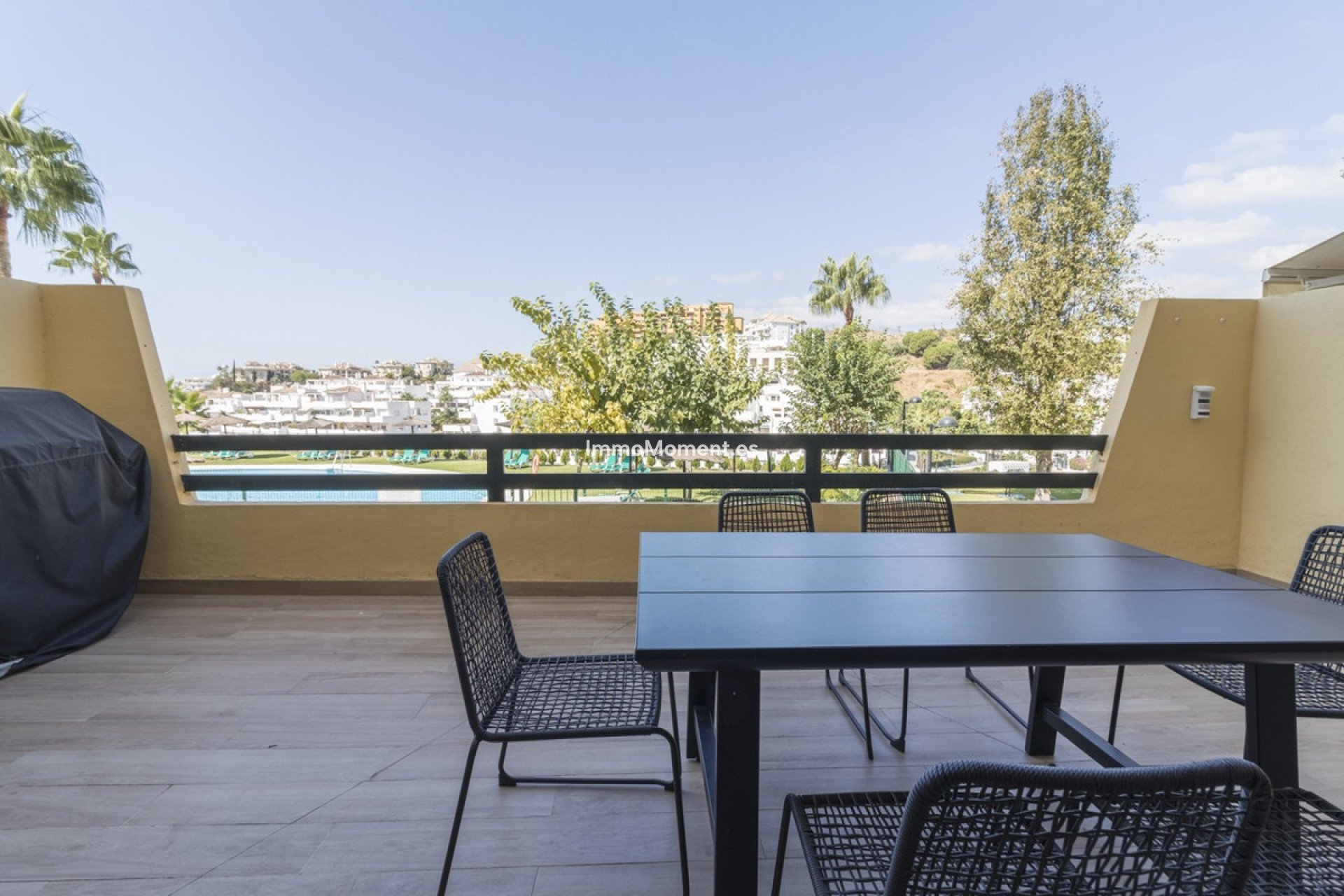 Resale - Apartment - Estepona - Selwo