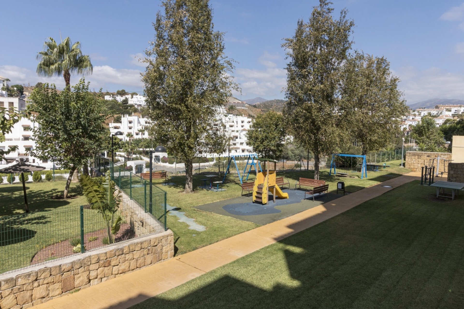 Resale - Apartment - Estepona - Selwo