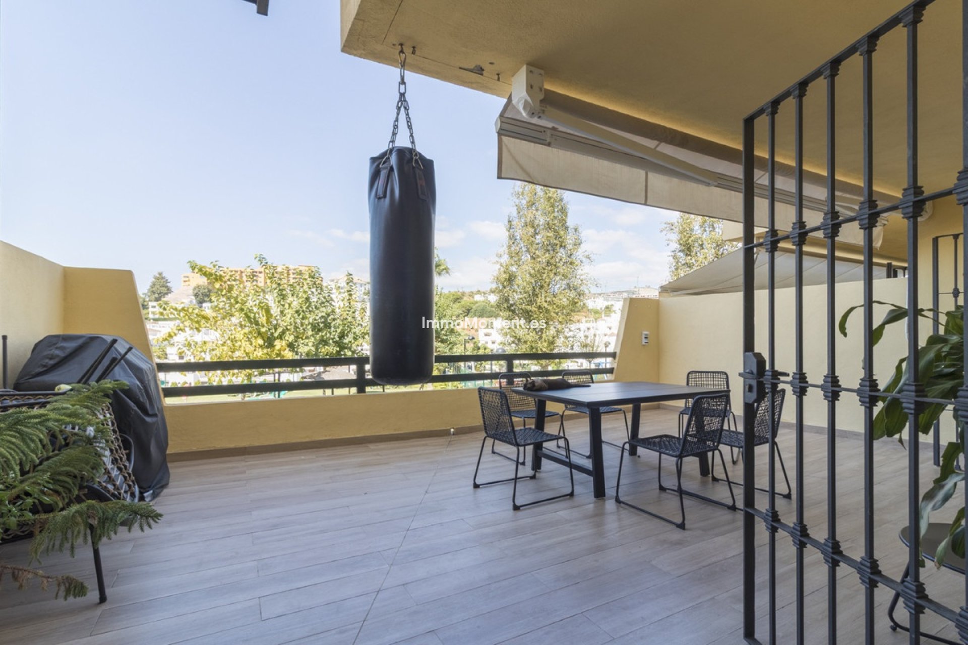 Resale - Apartment - Estepona - Selwo