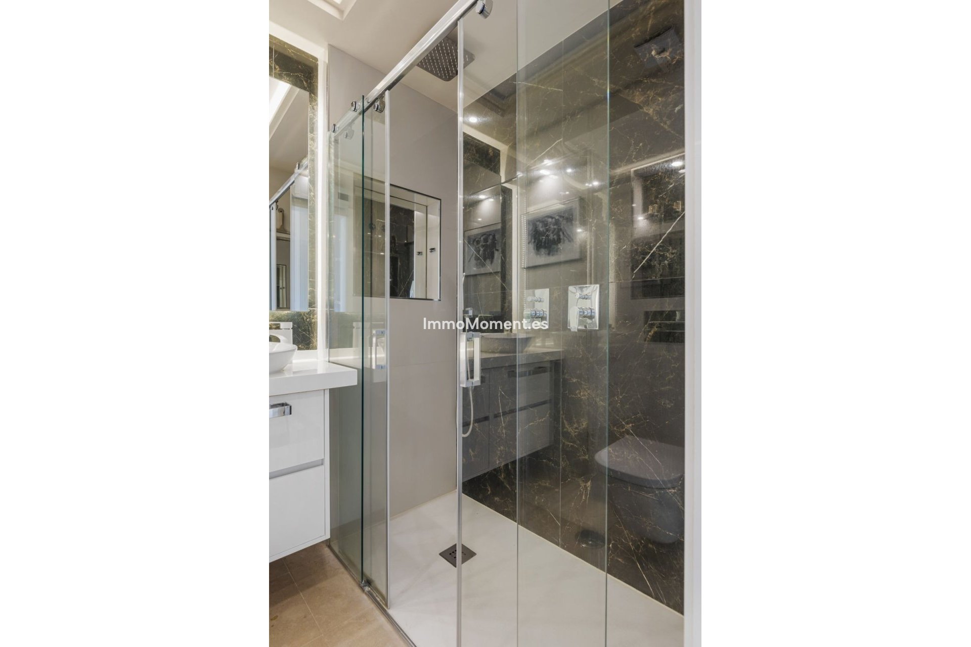 Resale - Apartment - Estepona - Selwo