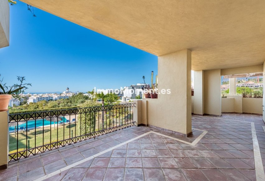Resale - Apartment - Estepona - Selwo