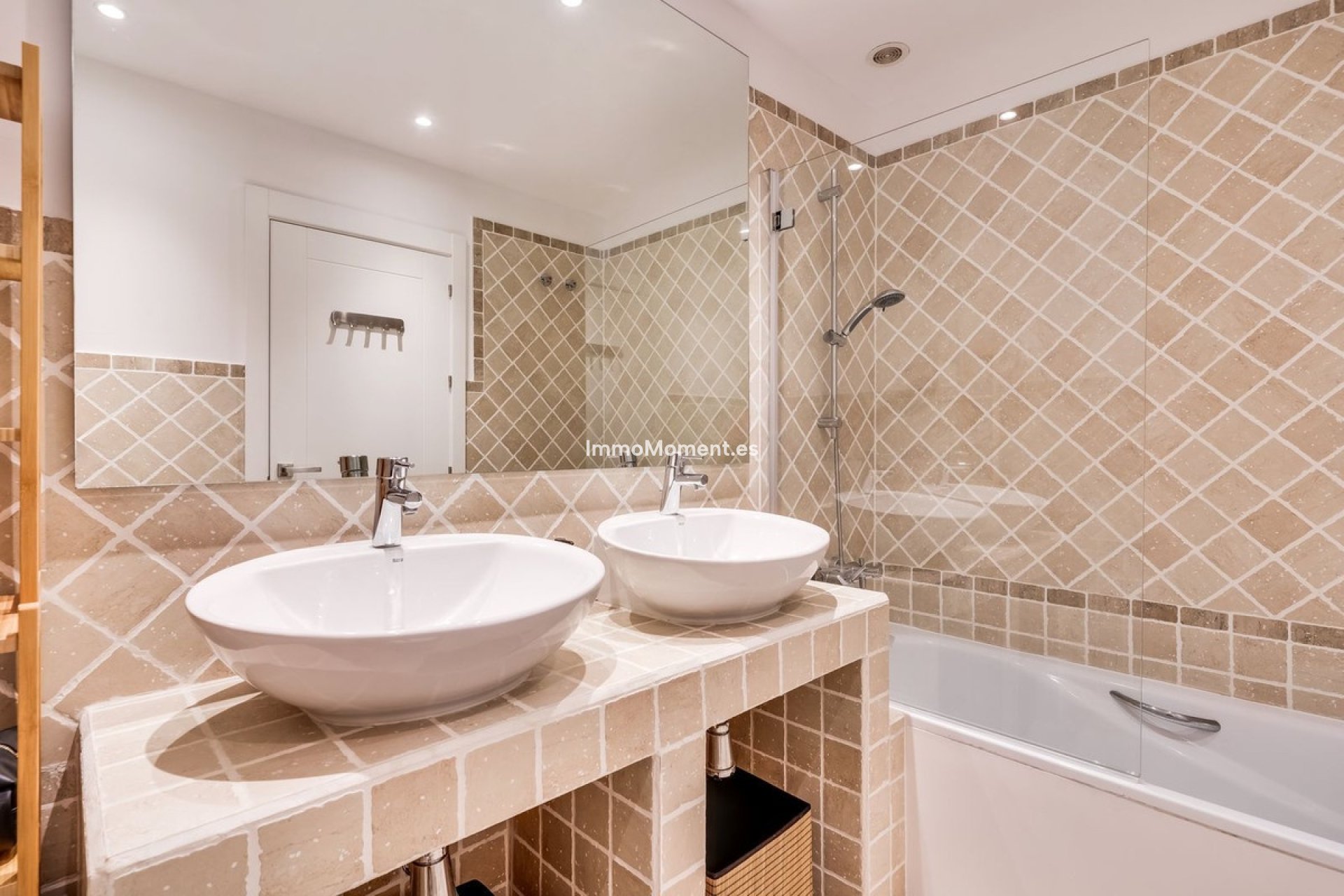 Resale - Apartment - Estepona - Selwo