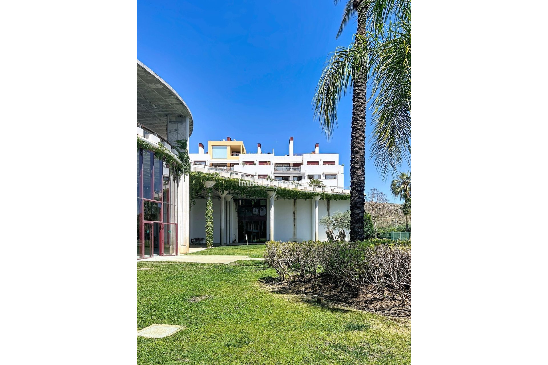 Resale - Apartment - Estepona - Selwo