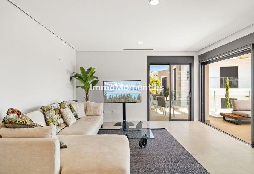 Resale - Apartment - Estepona - Selwo