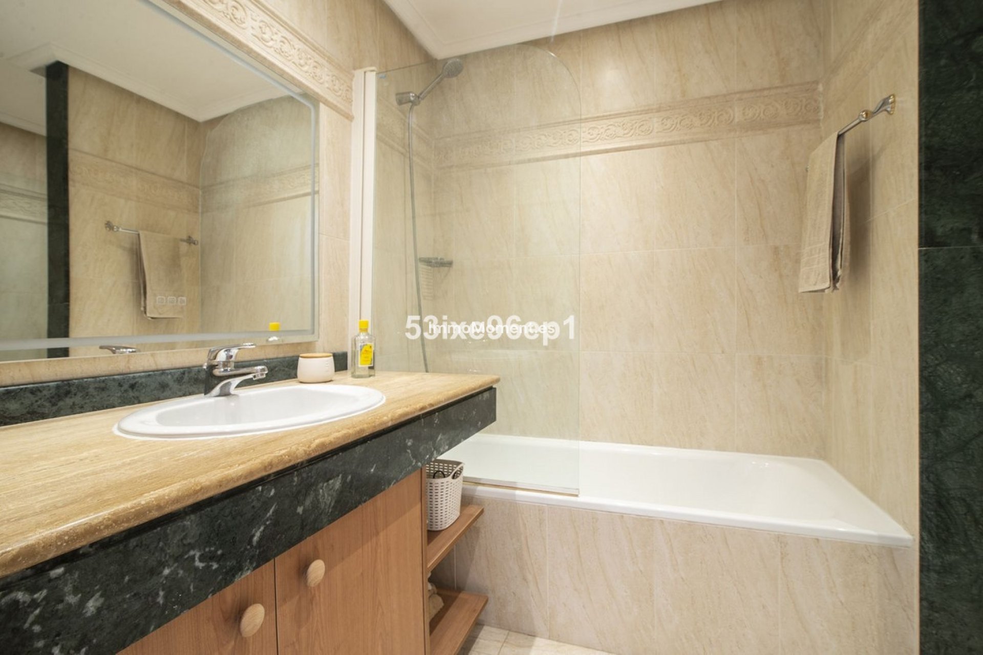 Resale - Apartment - Estepona - Selwo