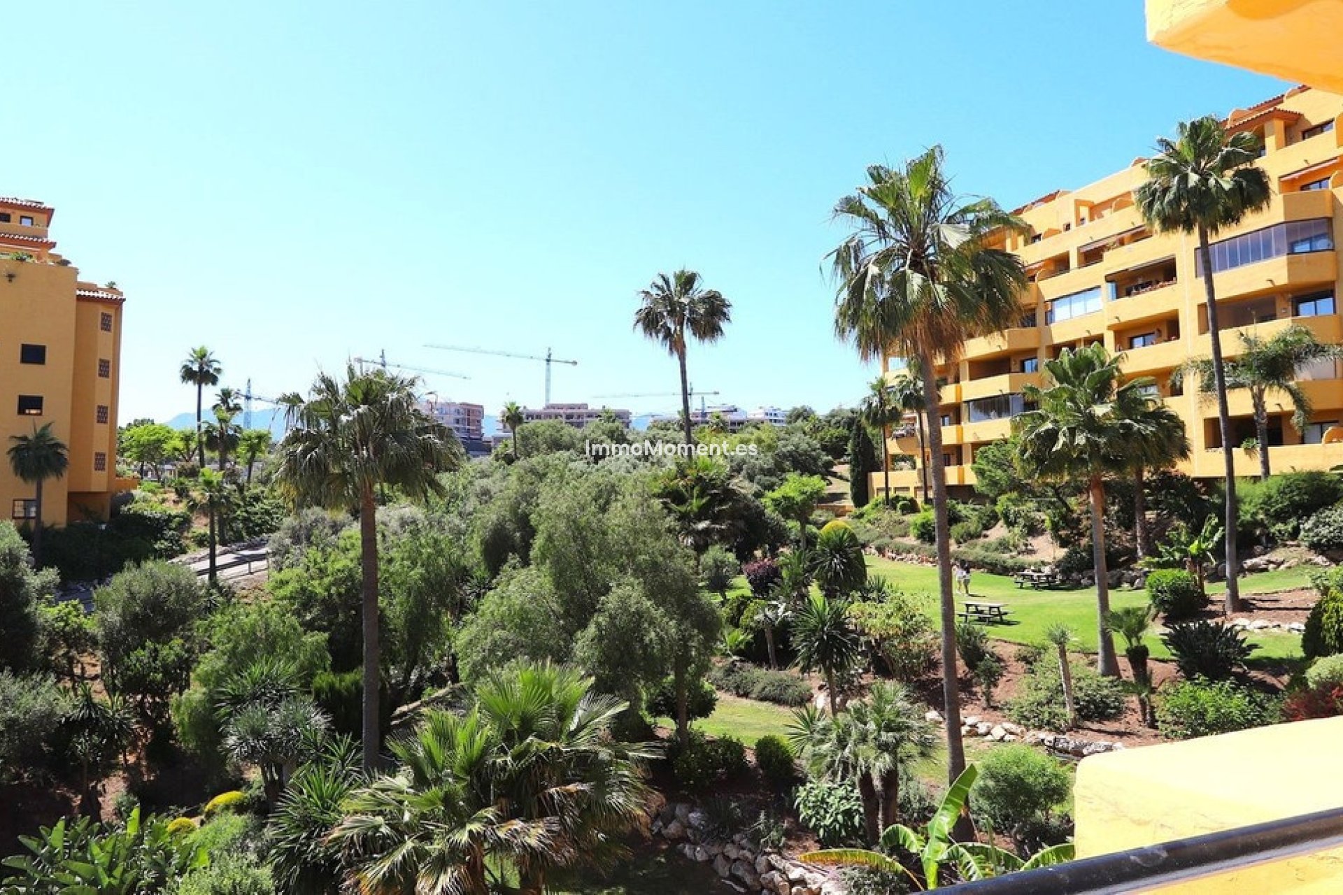 Resale - Apartment - Estepona - Selwo