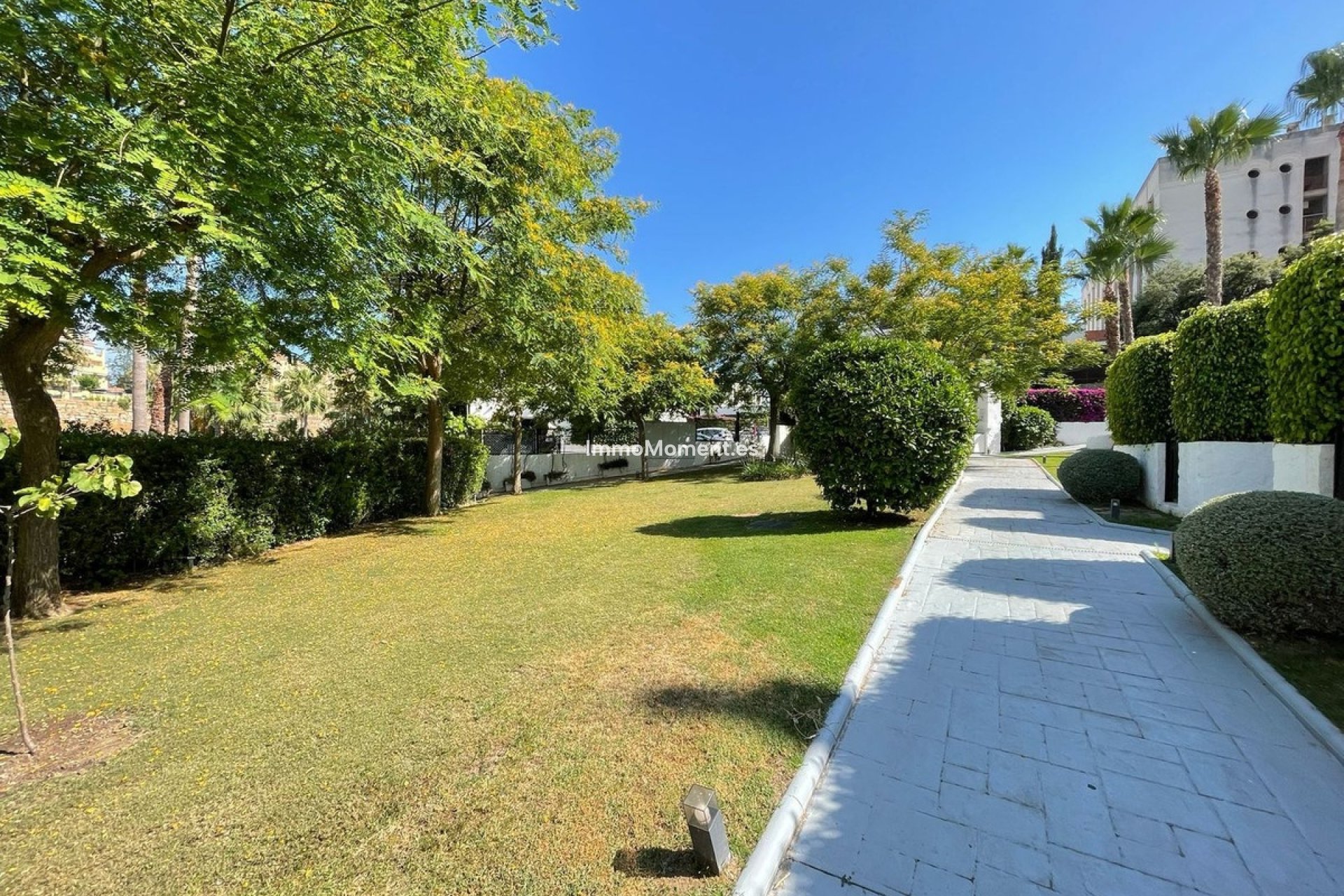 Resale - Apartment - Estepona - Selwo