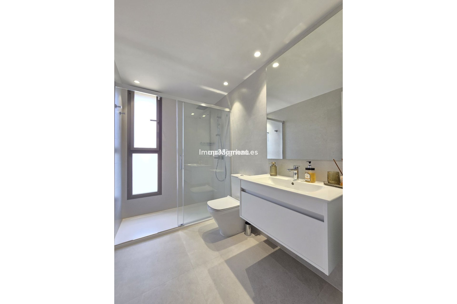 Resale - Apartment - Estepona - Selwo