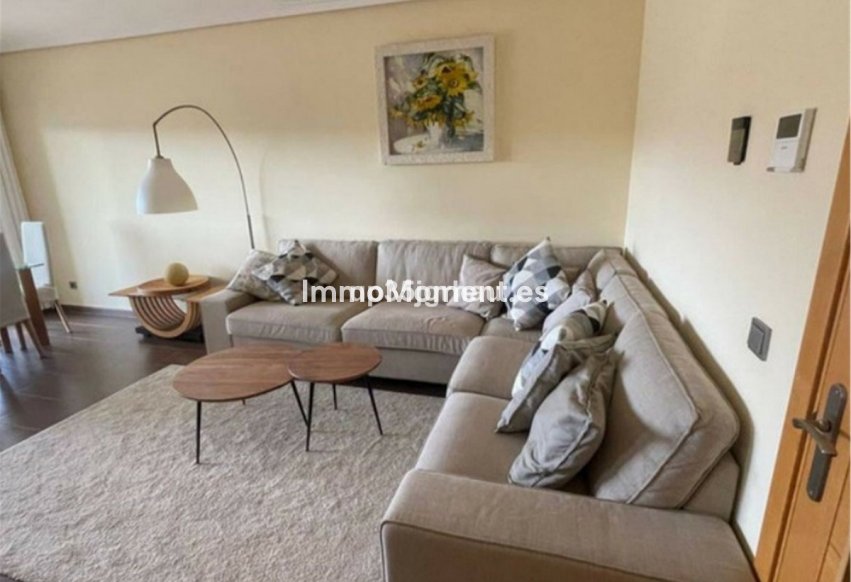 Resale - Apartment - Estepona - Selwo