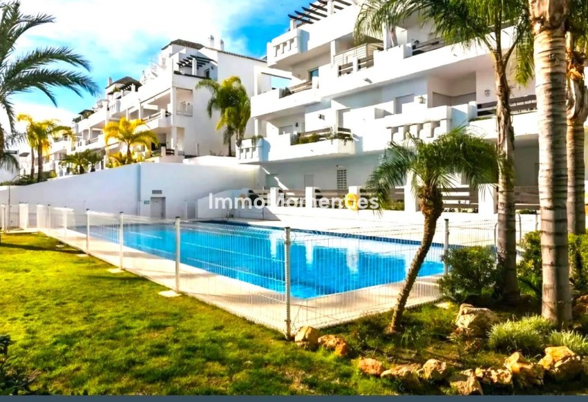 Resale - Apartment - Estepona - Valle Romano