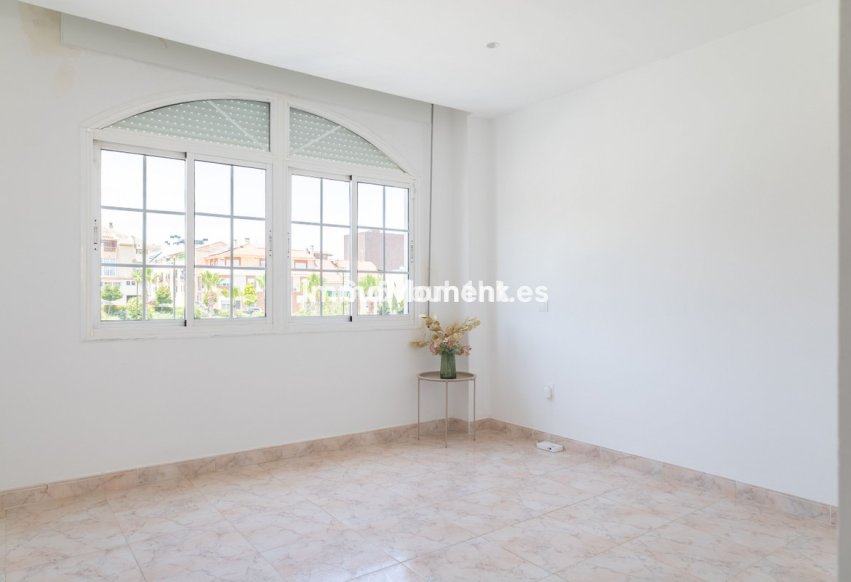 Resale - Apartment - Inland  - Alhaurín de la Torre