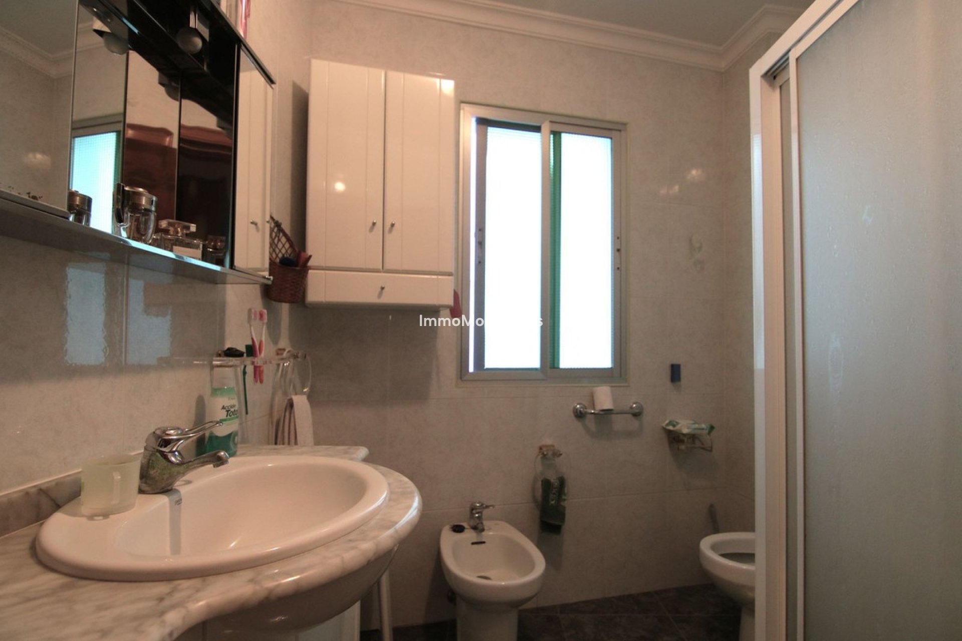 Resale - Apartment - Inland  - Guaro