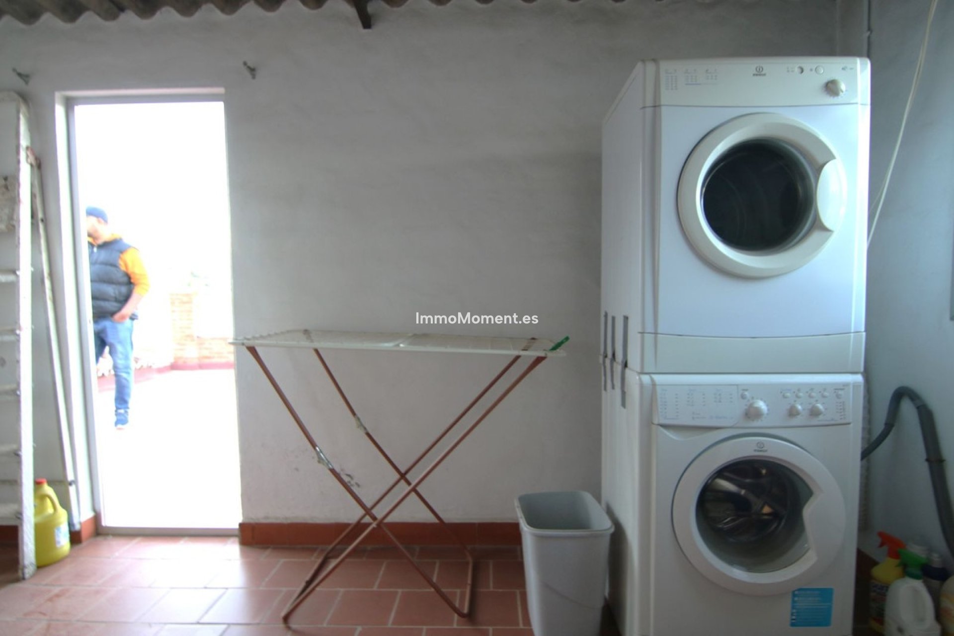Resale - Apartment - Inland  - Guaro