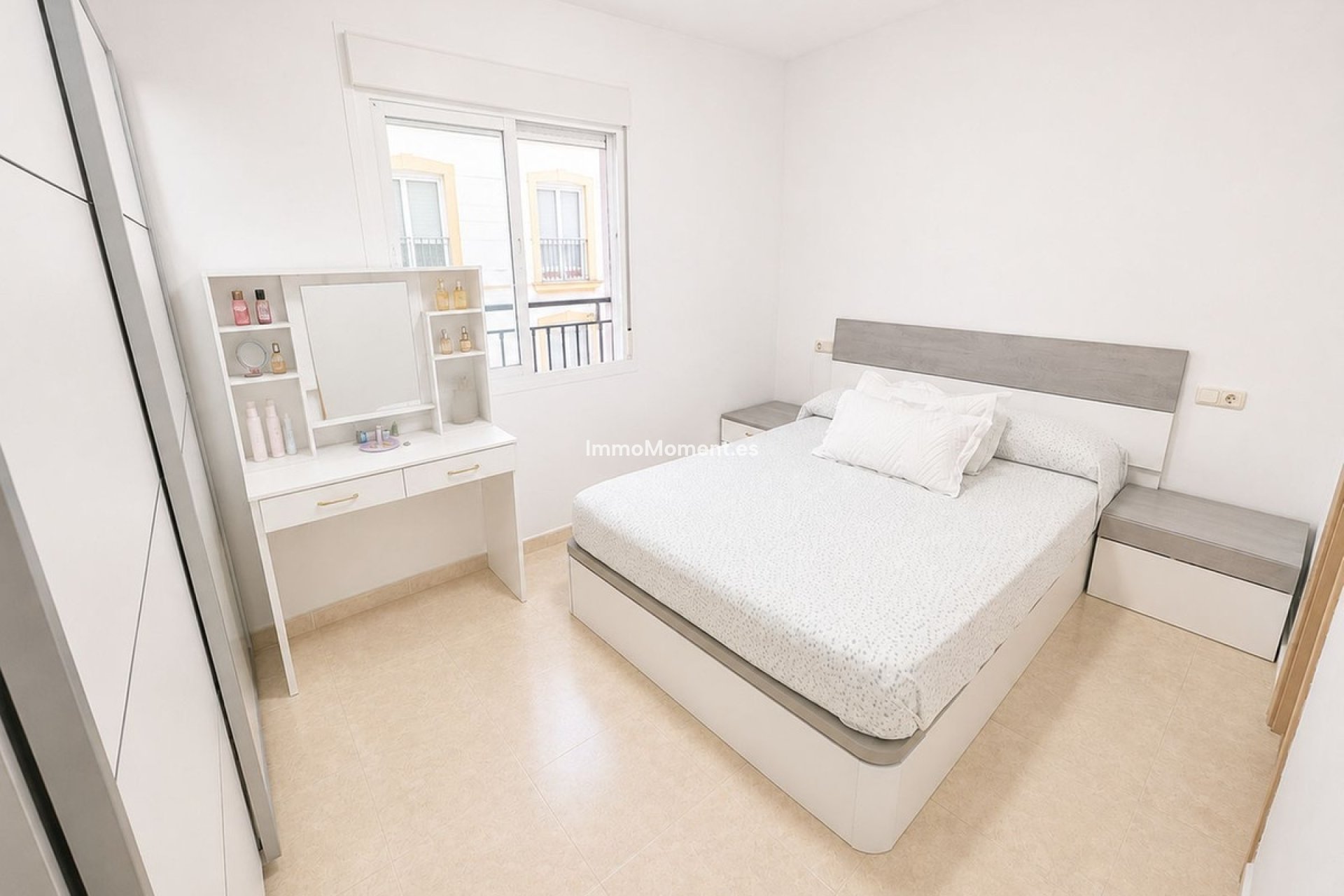 Resale - Apartment - Inland  - Guaro