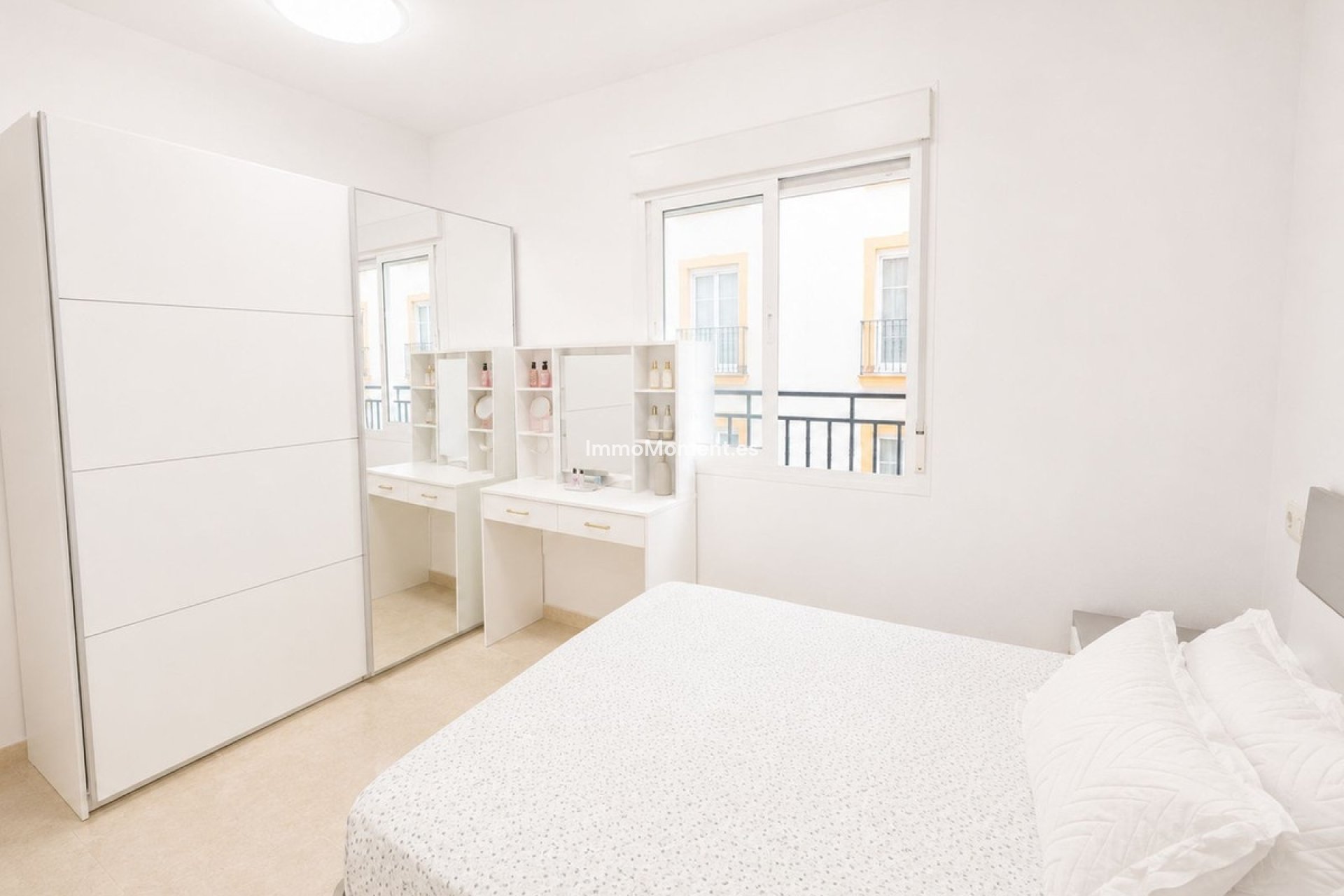 Resale - Apartment - Inland  - Guaro