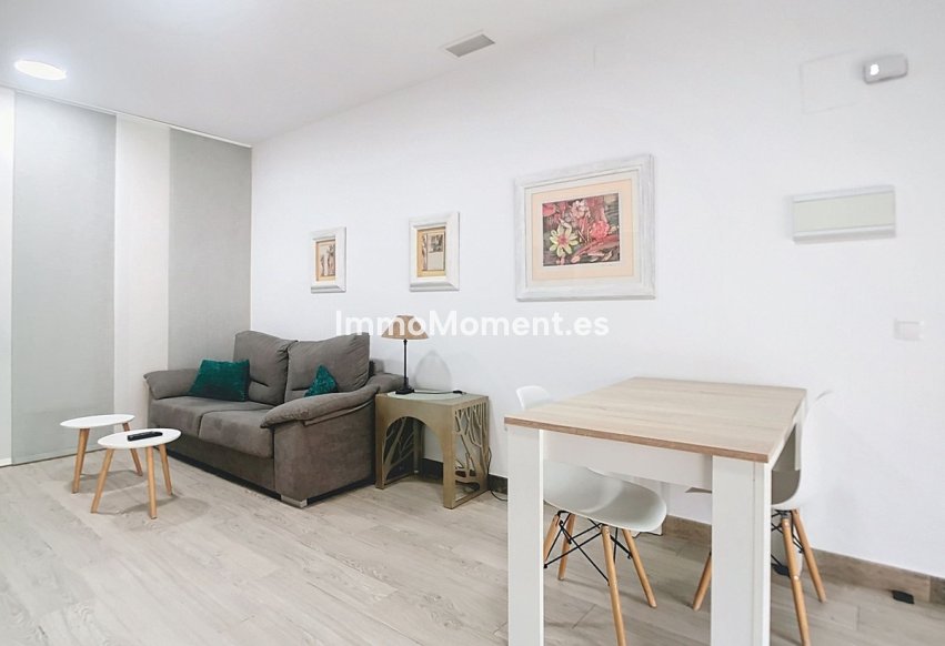 Resale - Apartment - Málaga - Málaga Centro