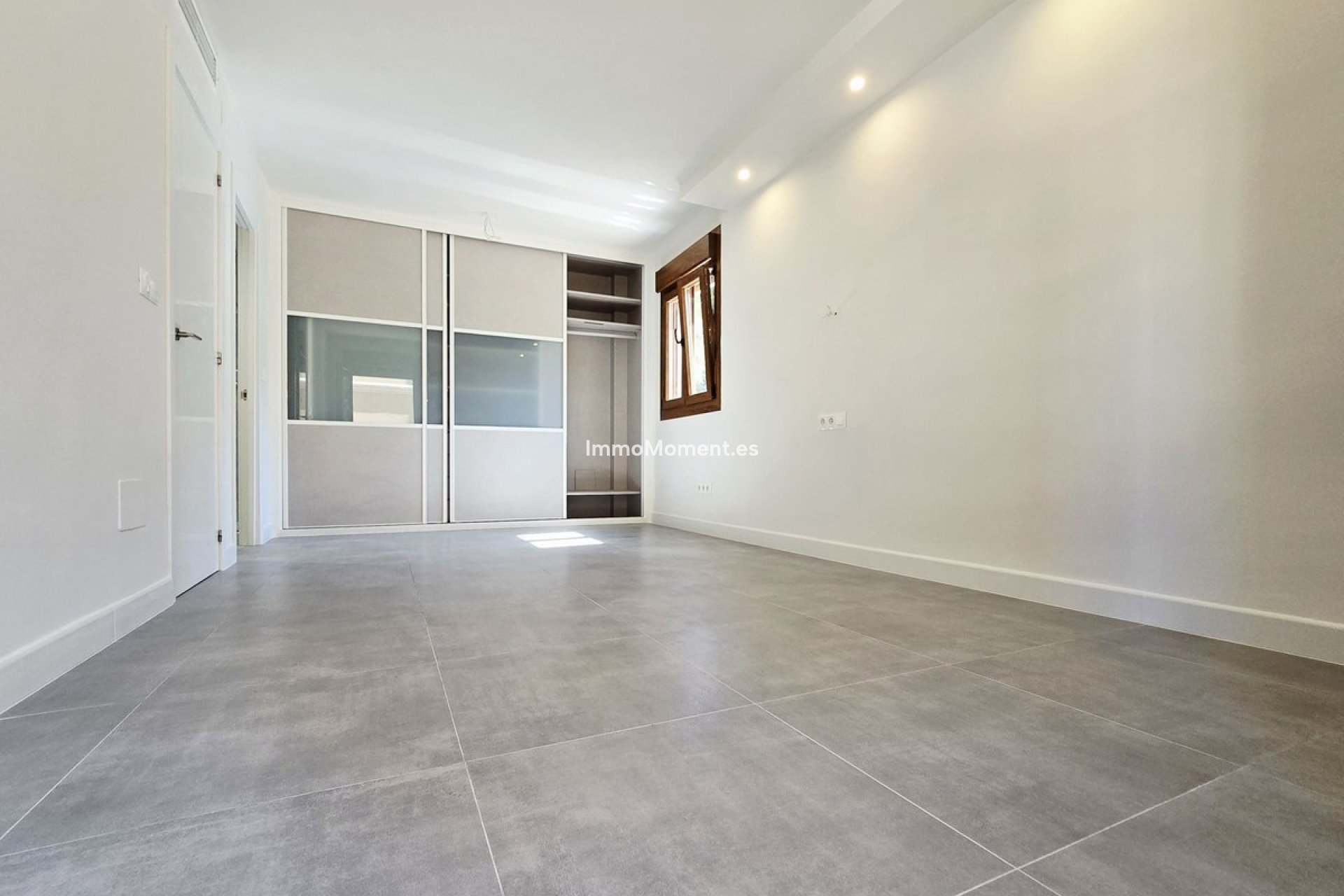 Resale - Apartment - Málaga - Málaga Centro