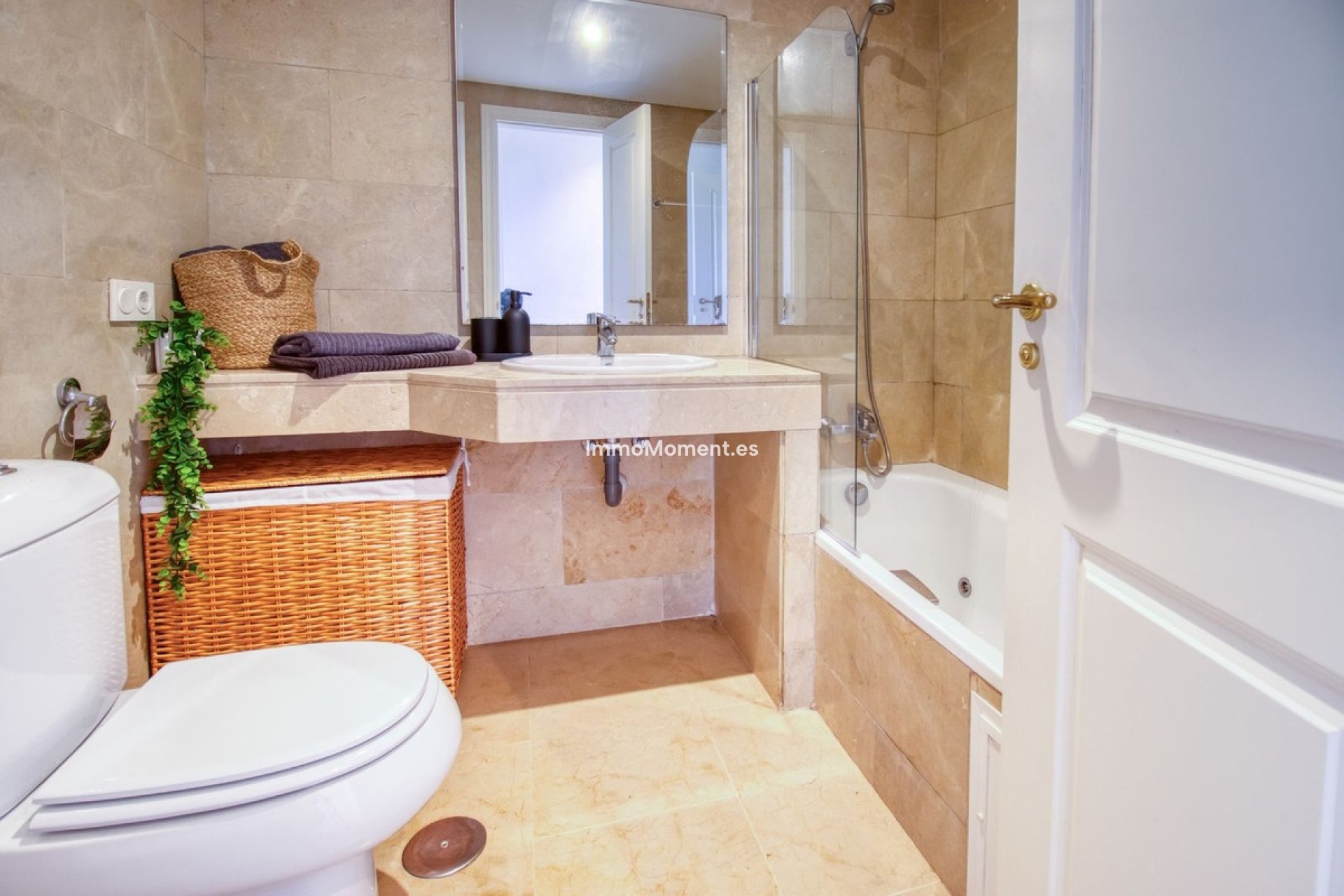 Resale - Apartment - Manilva - La Duquesa
