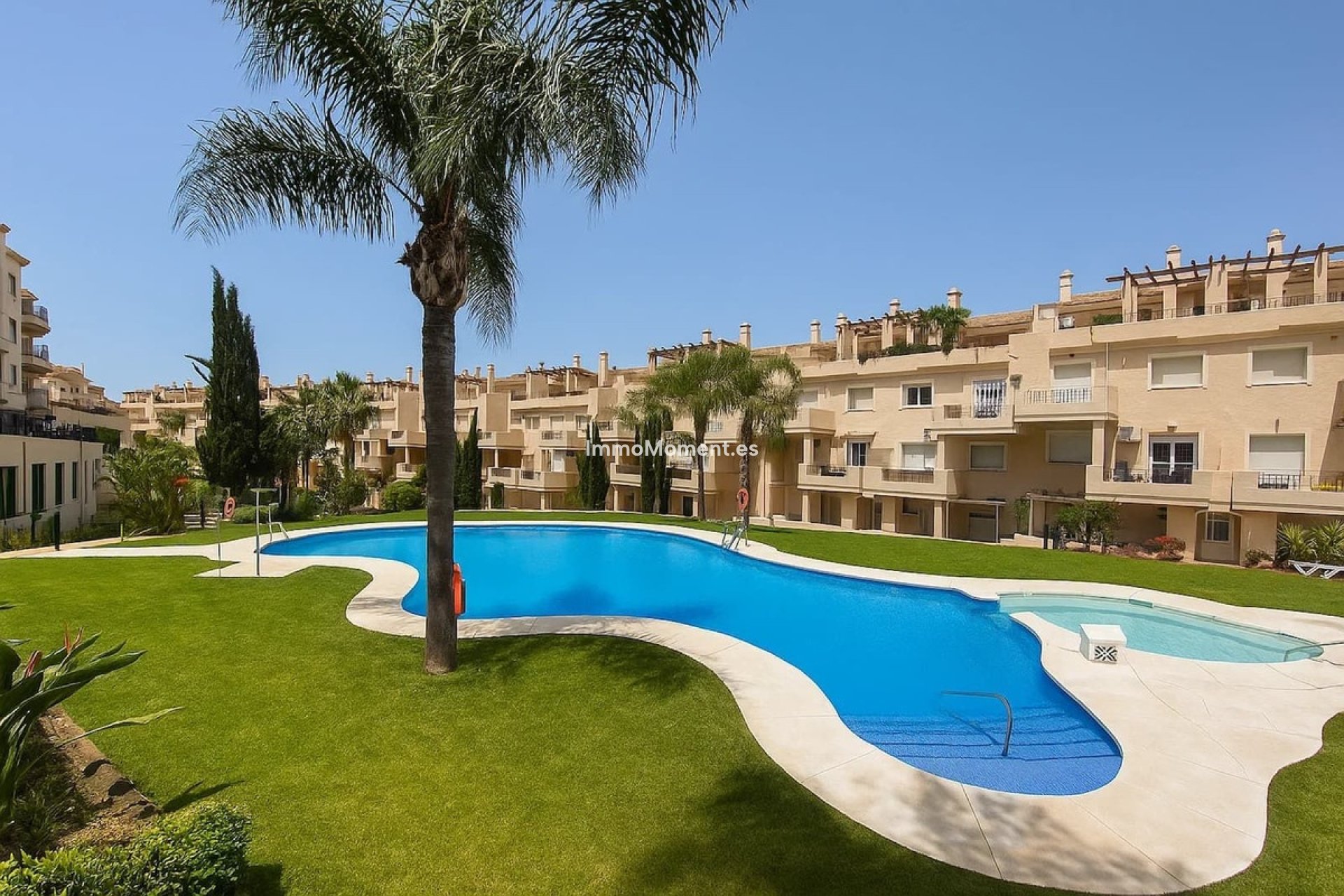 Resale - Apartment - Manilva - La Duquesa