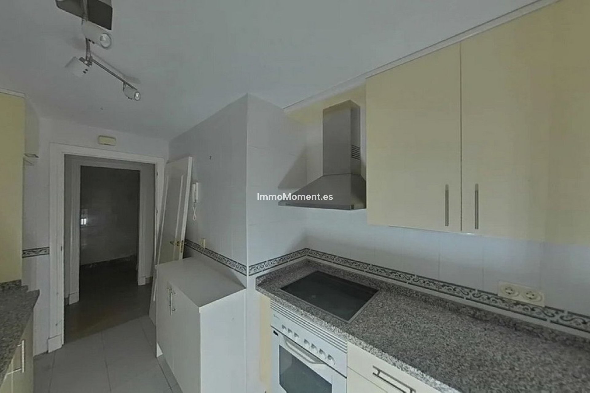 Resale - Apartment - Manilva - La Duquesa