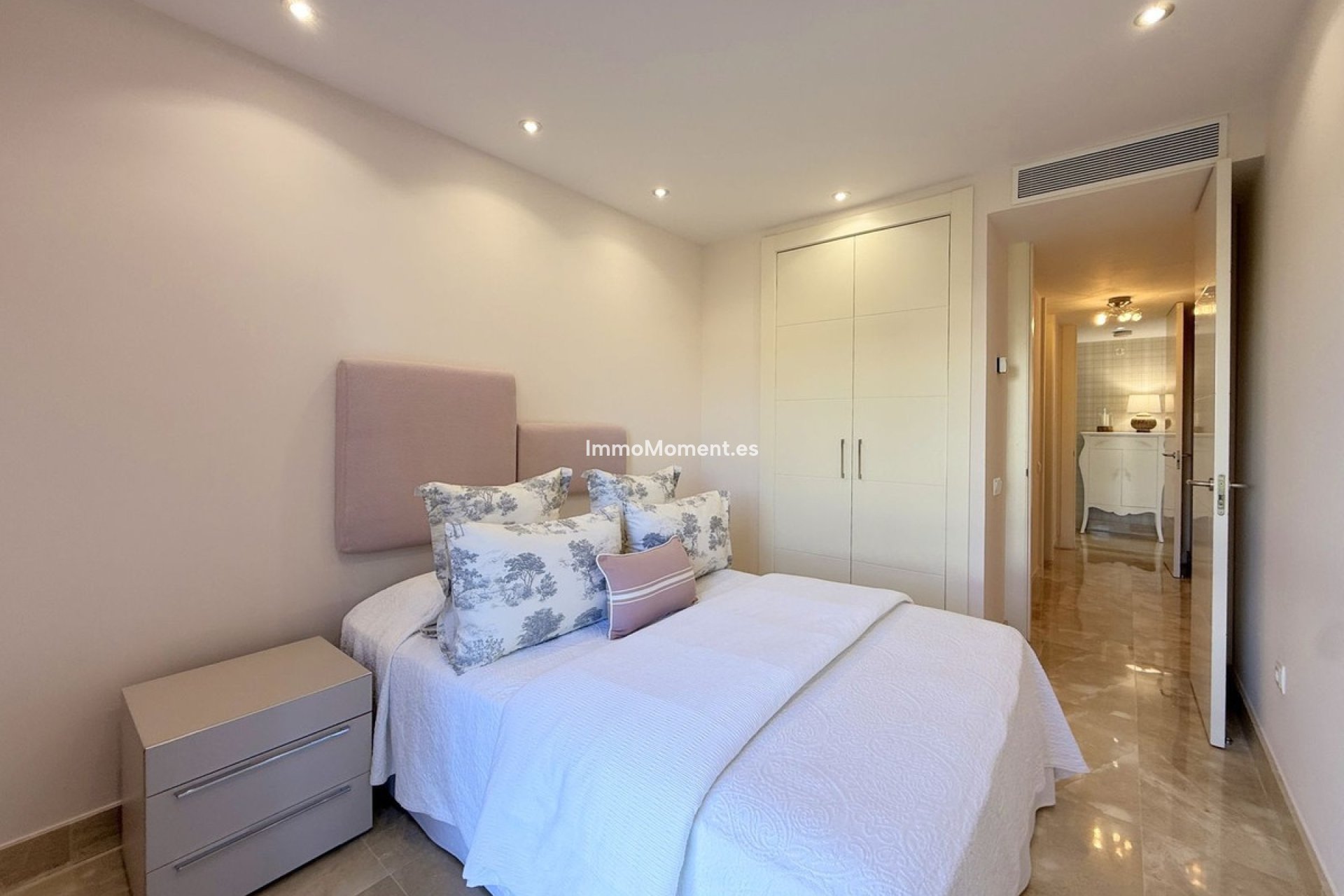 Resale - Apartment - Manilva - La Duquesa