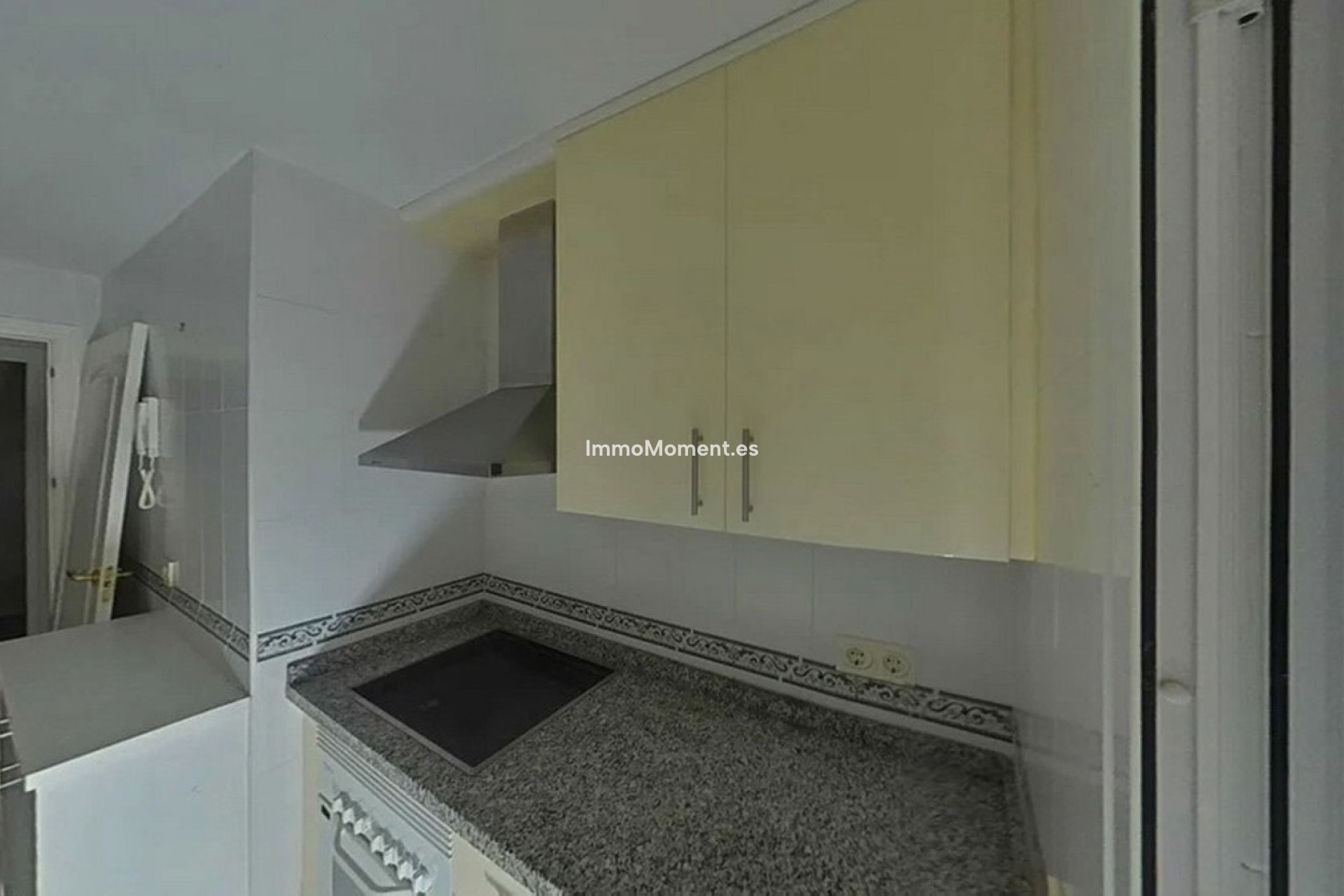 Resale - Apartment - Manilva - La Duquesa