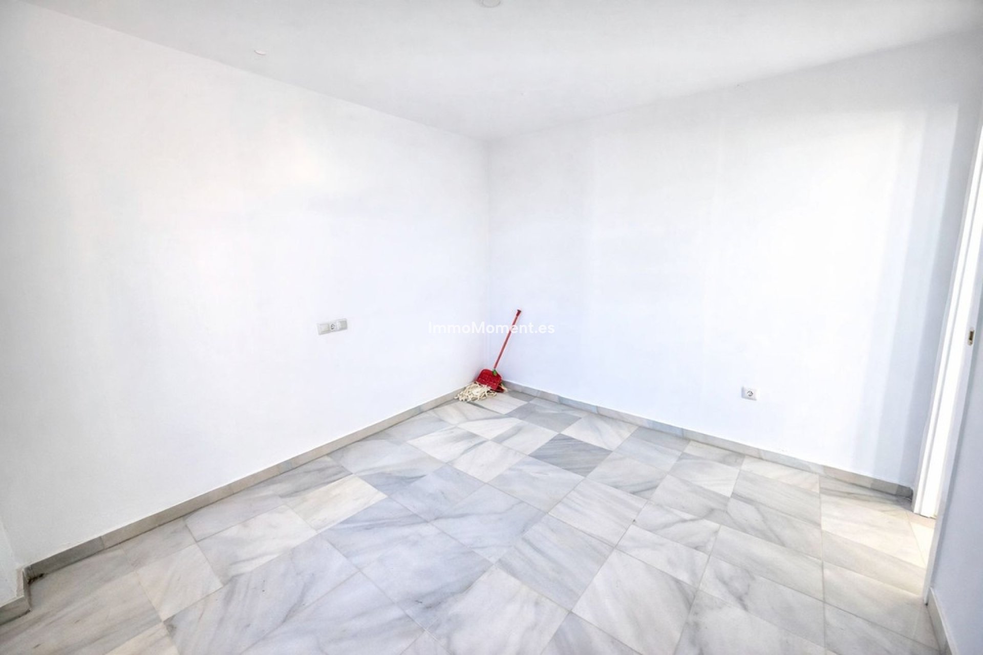 Resale - Apartment - Manilva - La Duquesa