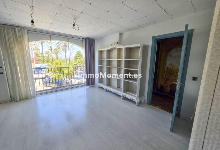 Resale - Apartment - Manilva - La Duquesa