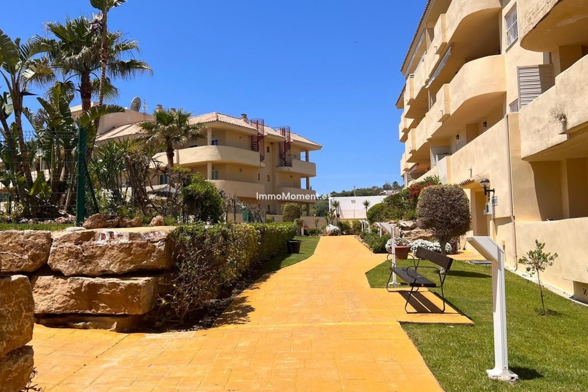 Resale - Apartment - Manilva - La Duquesa