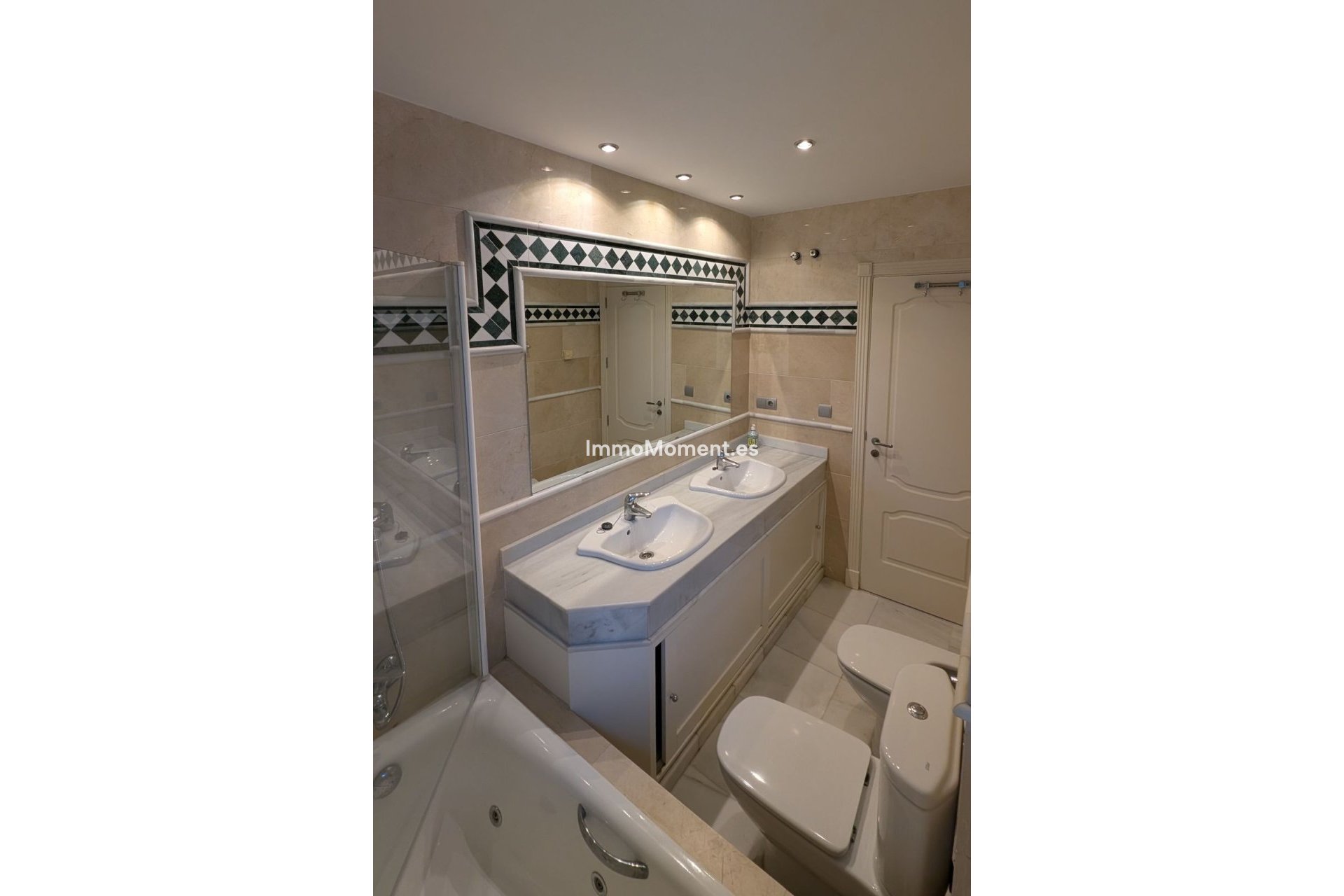 Resale - Apartment - Marbella - Aloha