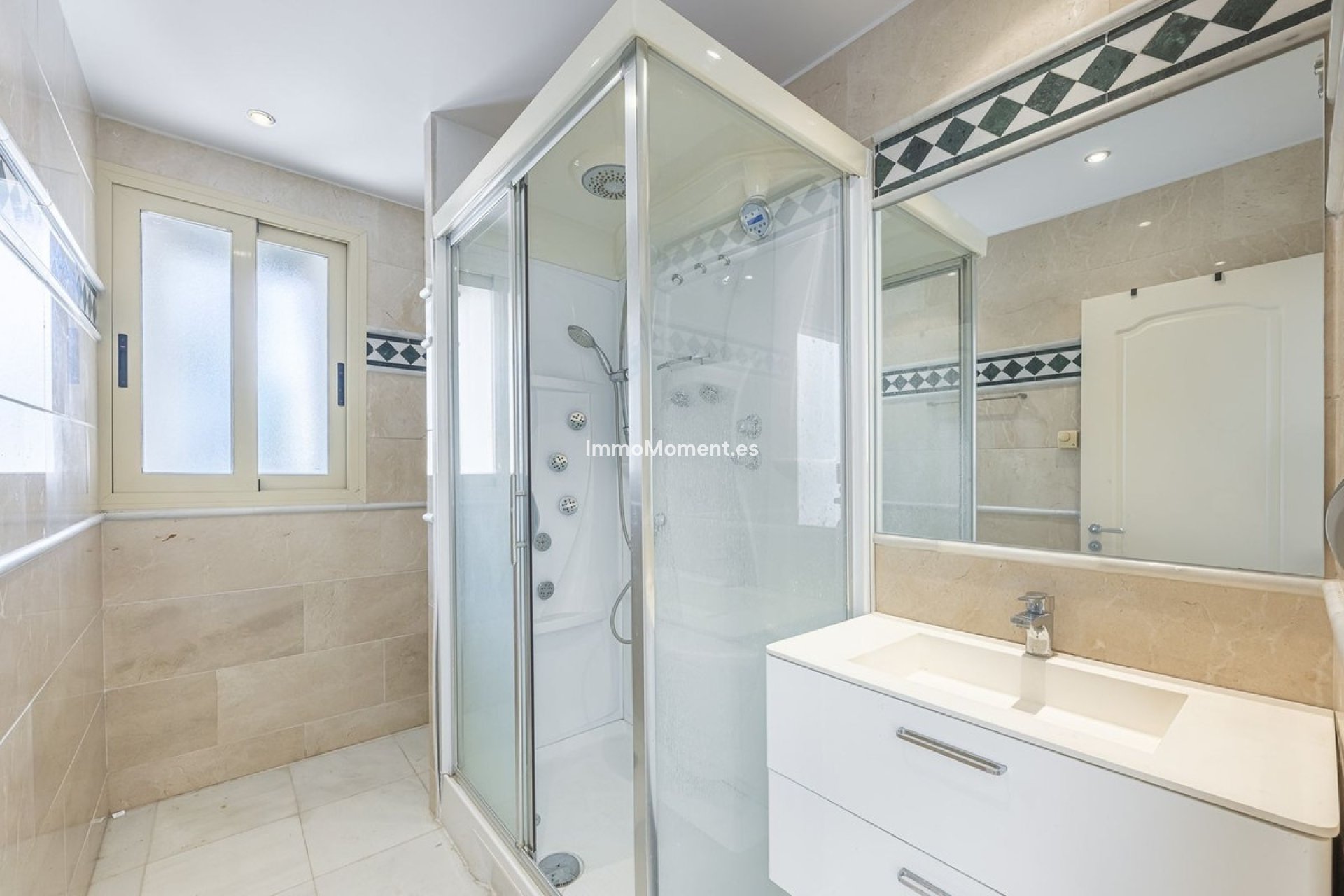 Resale - Apartment - Marbella - Aloha