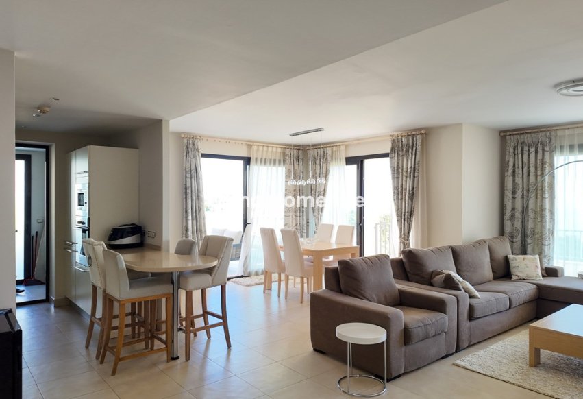 Resale - Apartment - Marbella - Altos de los Monteros