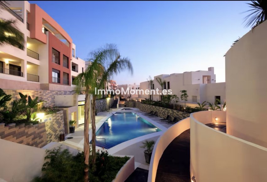 Resale - Apartment - Marbella - Altos de los Monteros