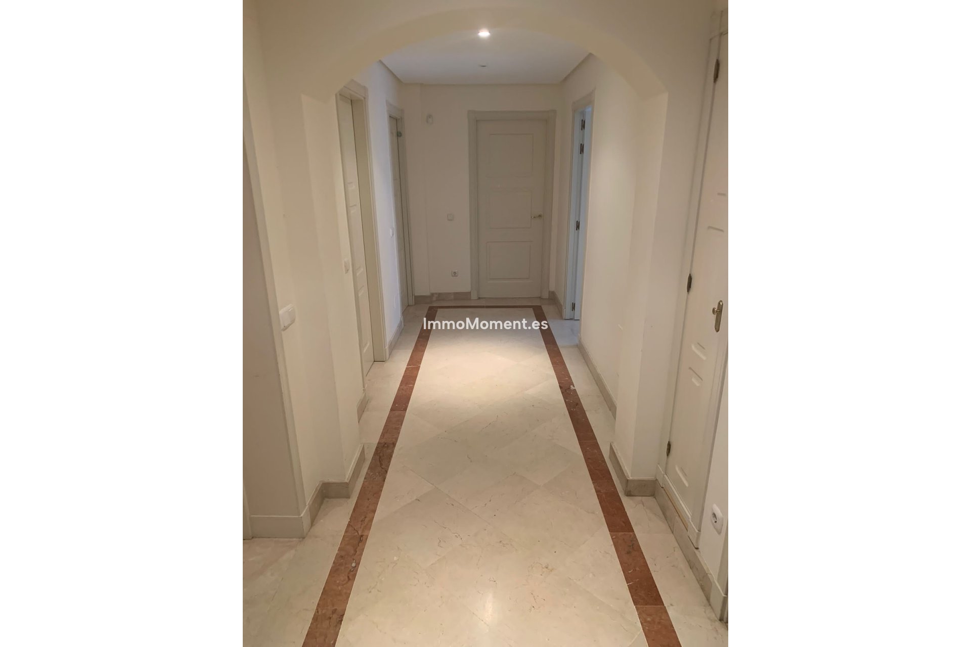 Resale - Apartment - Marbella - Bahía de Marbella