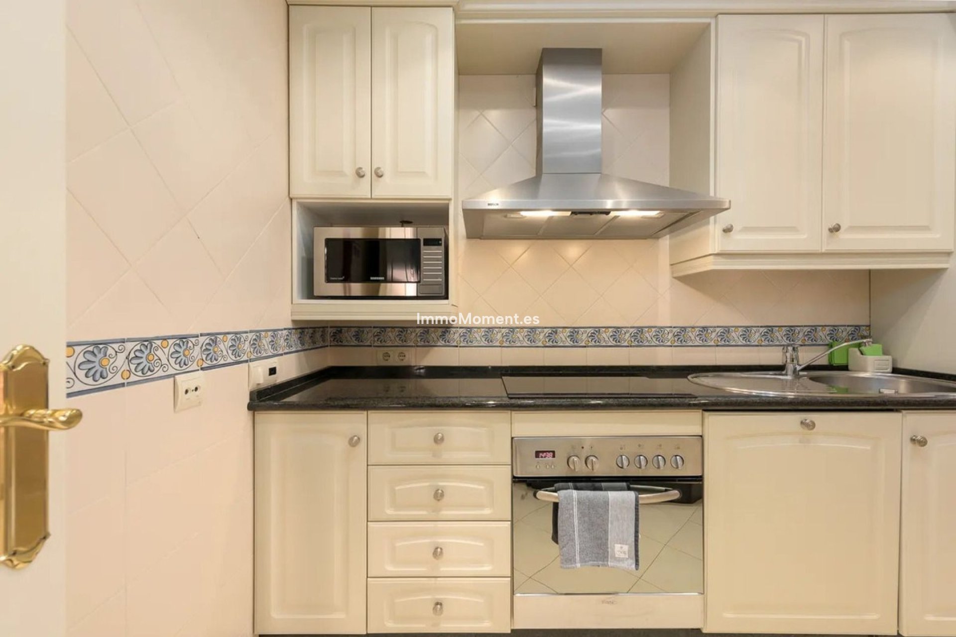 Resale - Apartment - Marbella - Elviria