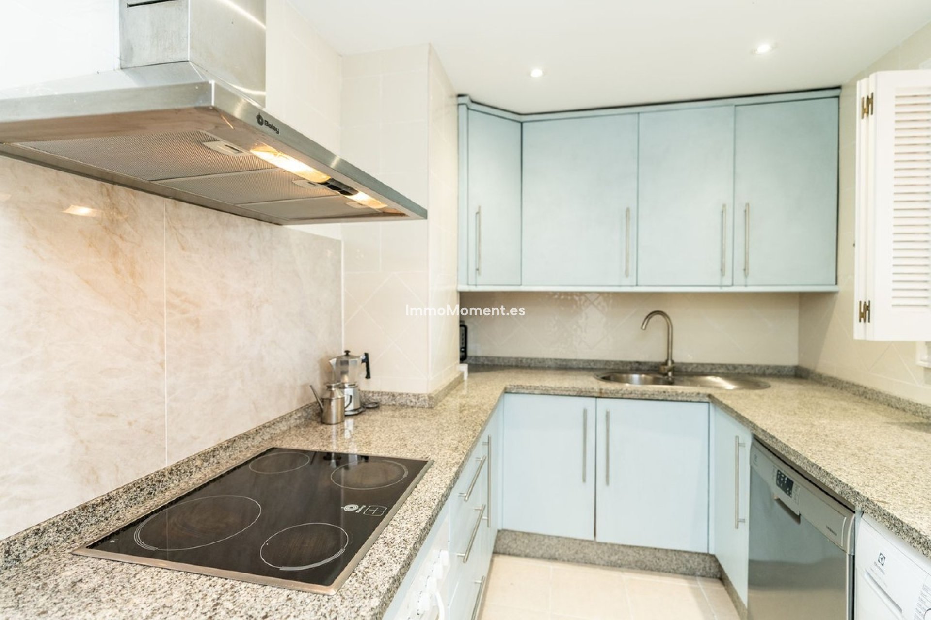 Resale - Apartment - Marbella - Elviria
