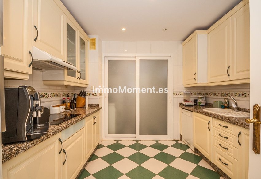 Resale - Apartment - Marbella - Elviria