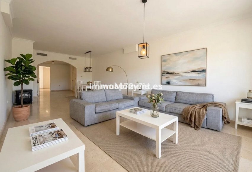 Resale - Apartment - Marbella - Elviria