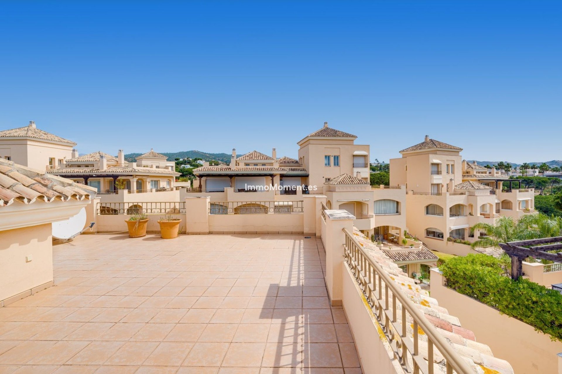 Resale - Apartment - Marbella - Elviria
