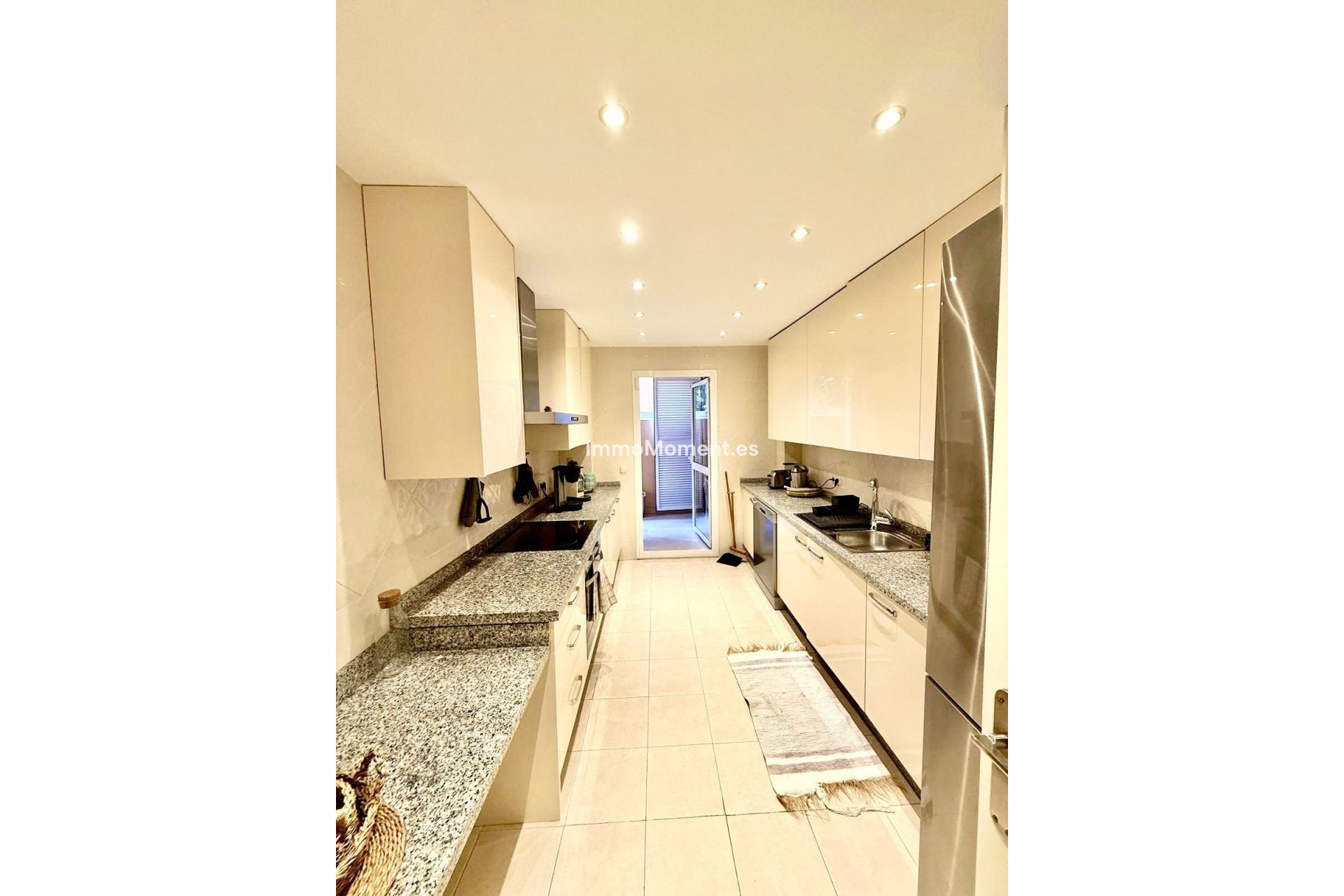 Resale - Apartment - Marbella - Elviria