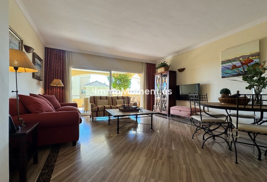Resale - Apartment - Marbella - Elviria
