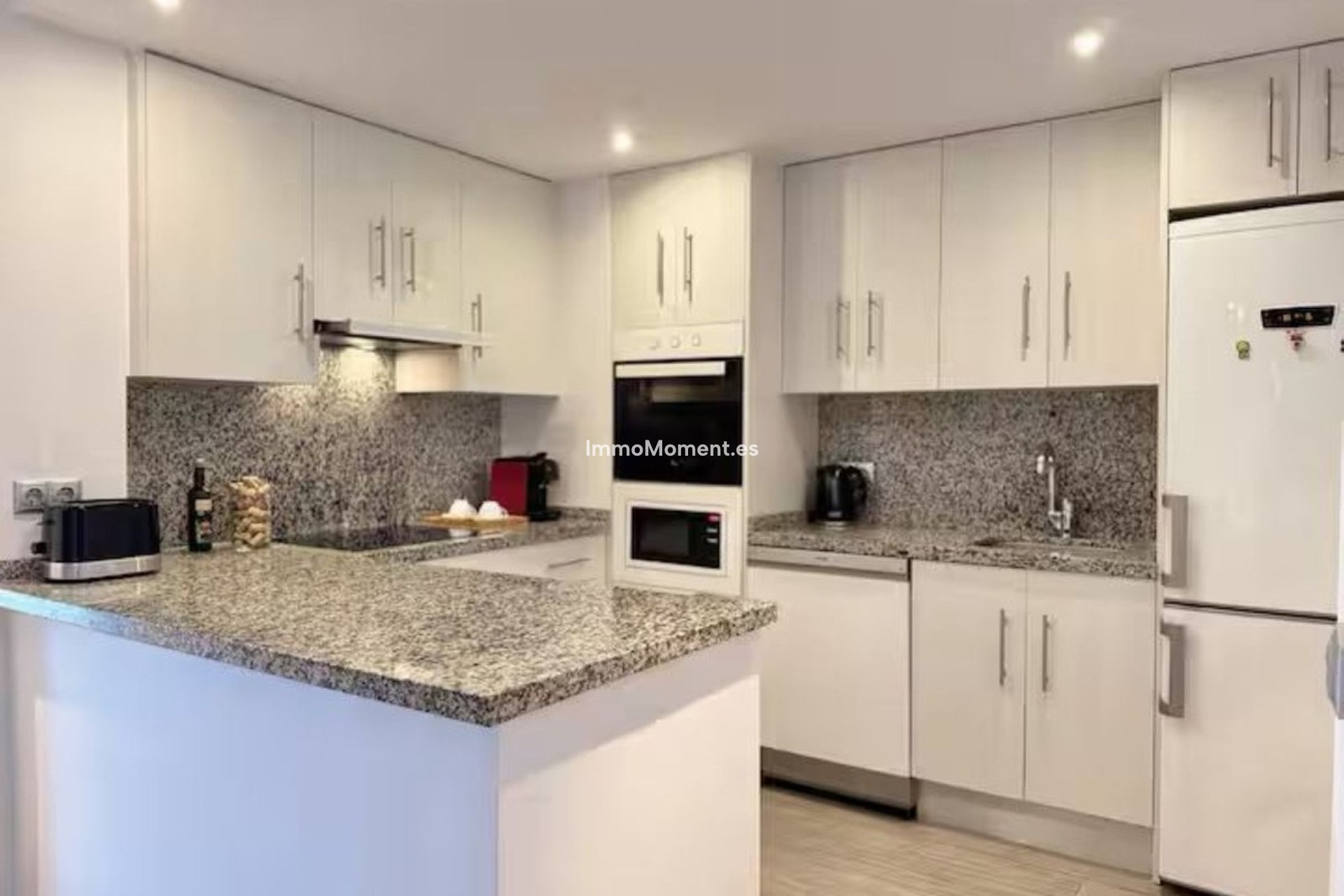 Resale - Apartment - Marbella - Elviria