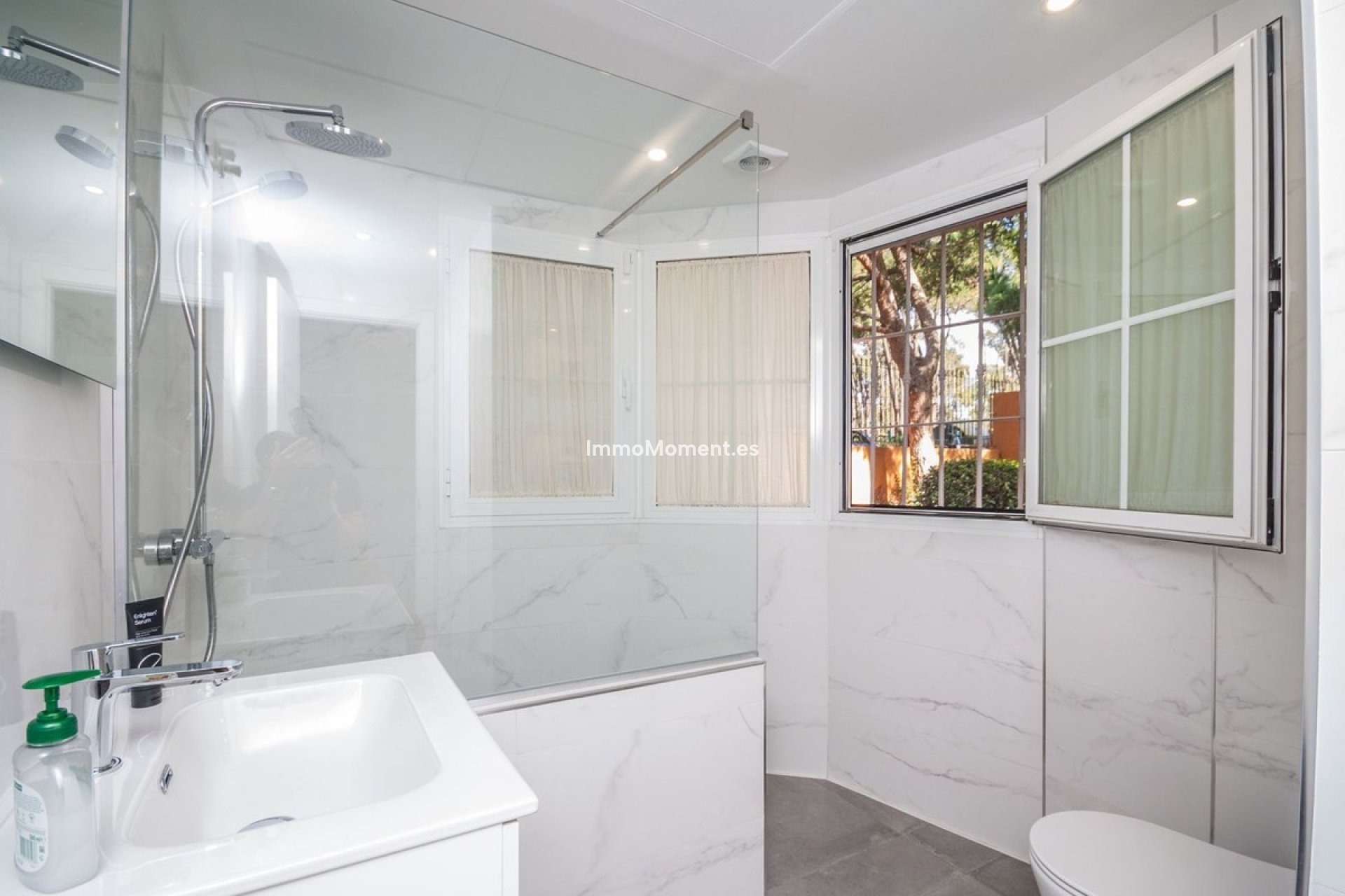 Resale - Apartment - Marbella - Elviria