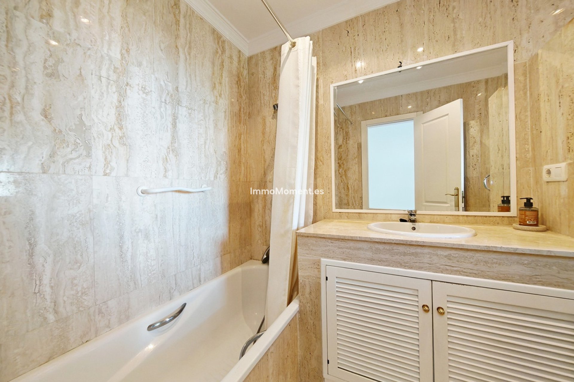 Resale - Apartment - Marbella - Elviria