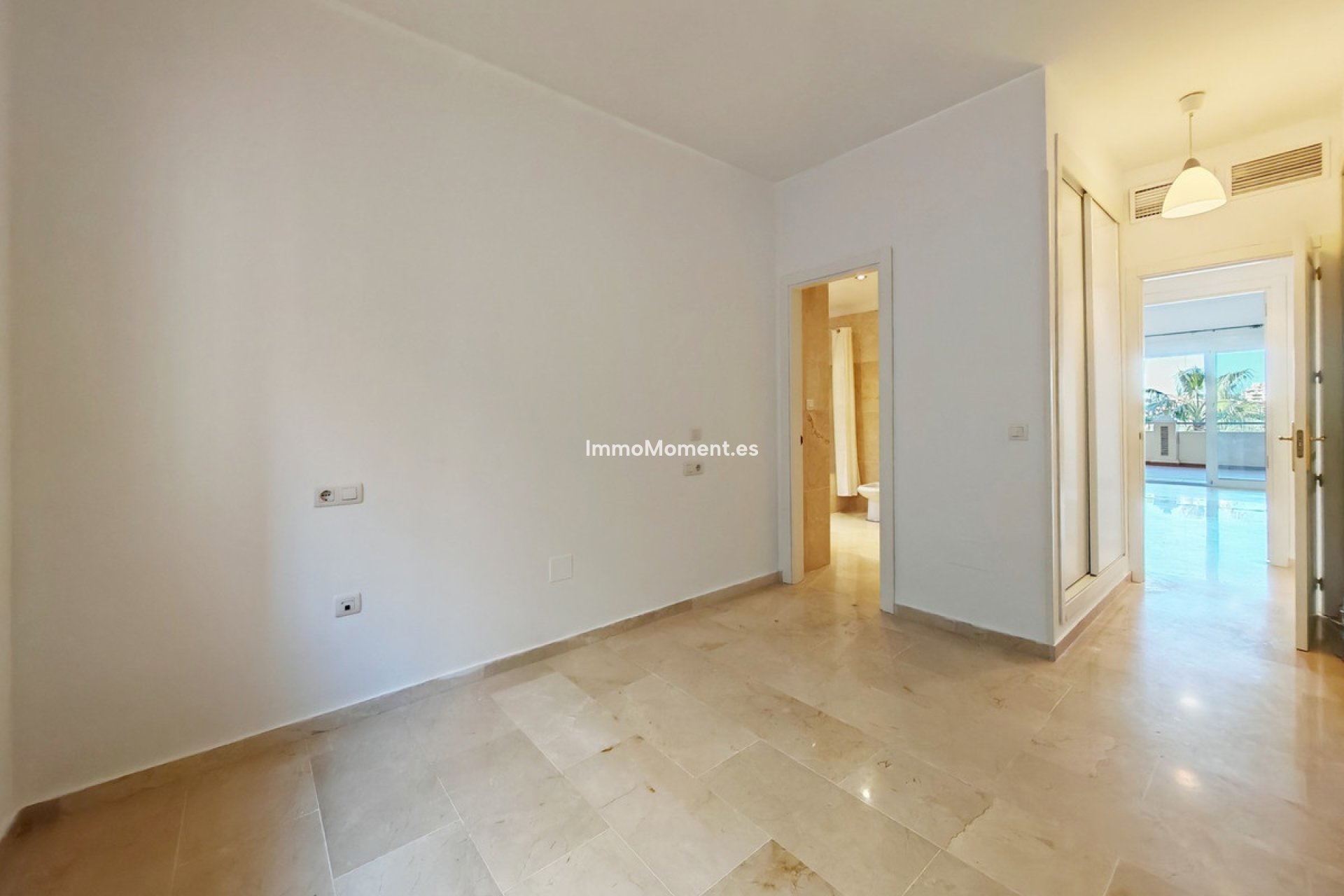 Resale - Apartment - Marbella - Elviria