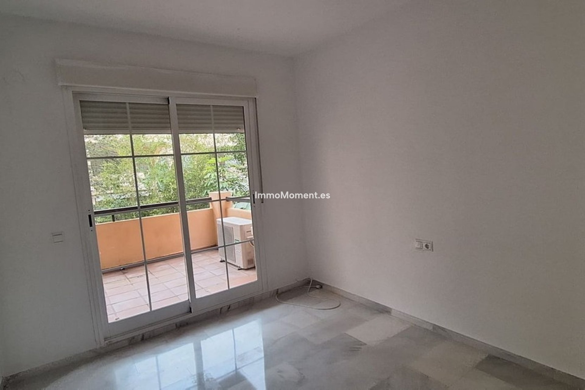 Resale - Apartment - Marbella - Elviria